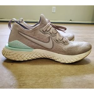 Womens nike flyknit epic react shoes, size 9